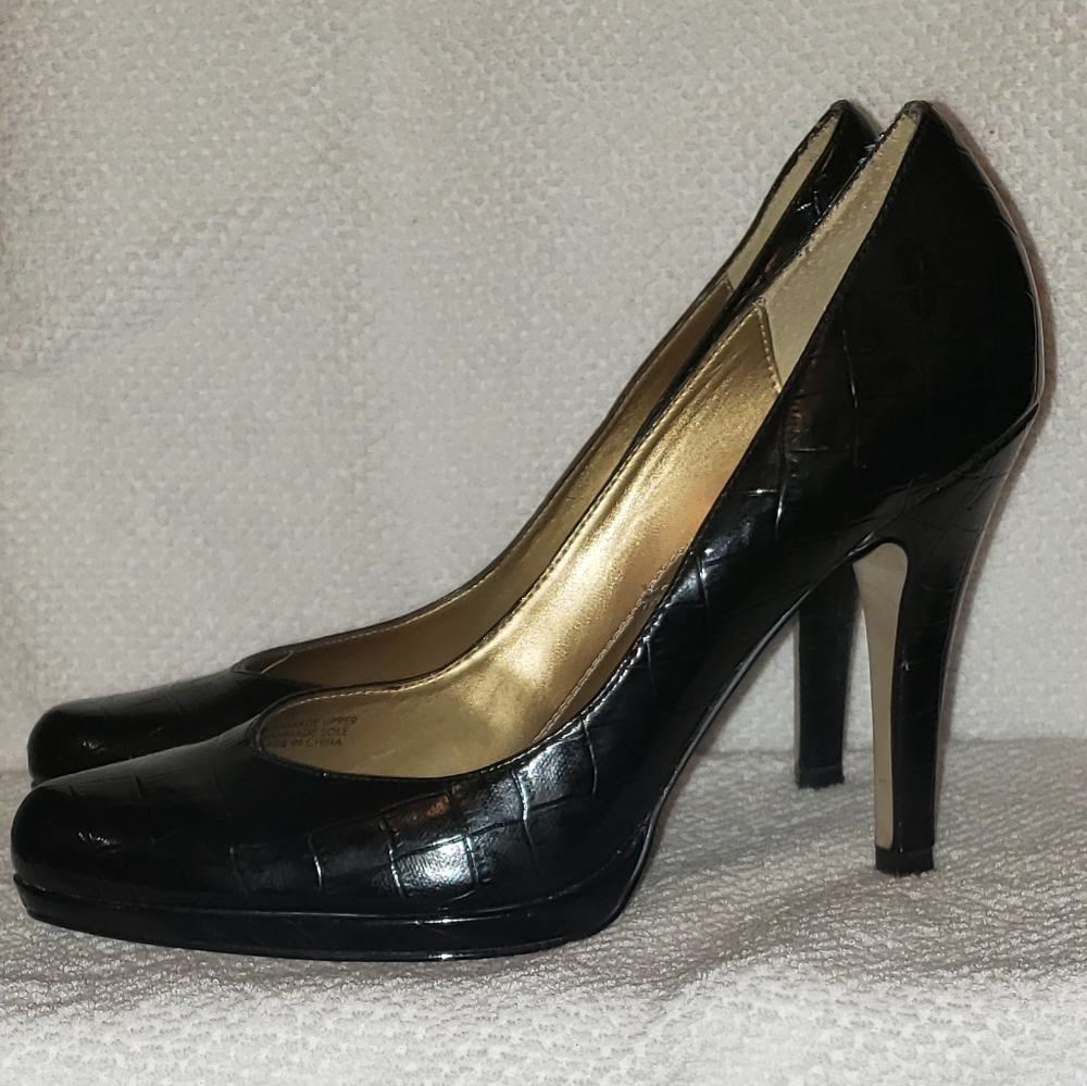 Tahari pumps 7
